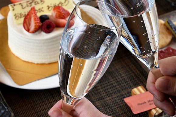 記念日や誕生日に素敵なひとときを♪ホールケーキ＆シャンパン付